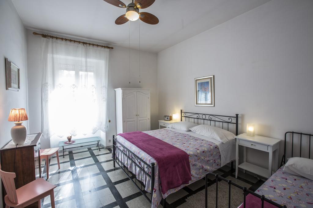 Ferienwohnung Living in San Peter Rom Zimmer foto